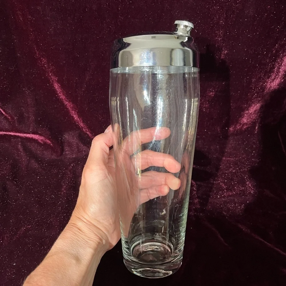 Vintage MCM Large Clear Glass Cocktail Shaker Screw Spout, 10